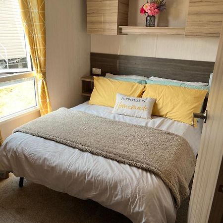 Beautiful Caravan In Trecco Bay! 74 Sycomore Bridgend  Εξωτερικό φωτογραφία